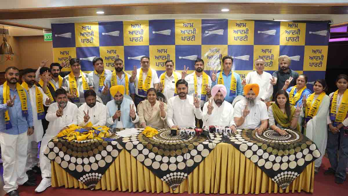 Congress Faces Another Major Setback in Ludhiana West as Dozens of Leaders Join AAP