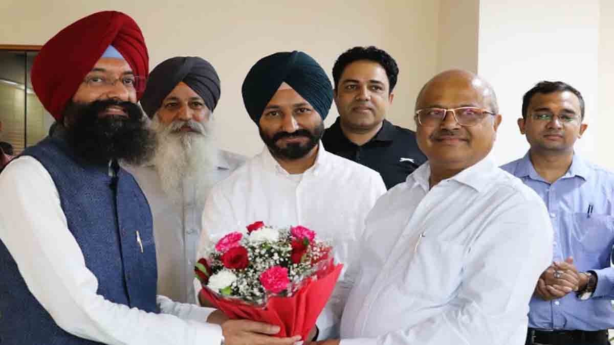 Dr. Navdeepak Sandhu takes charge as 18th Registrar of IKGPTU